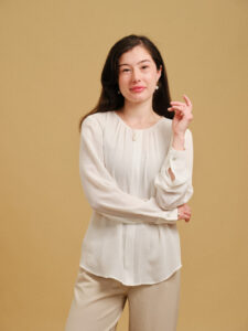 Long sleeves blouse neutral white with pleats