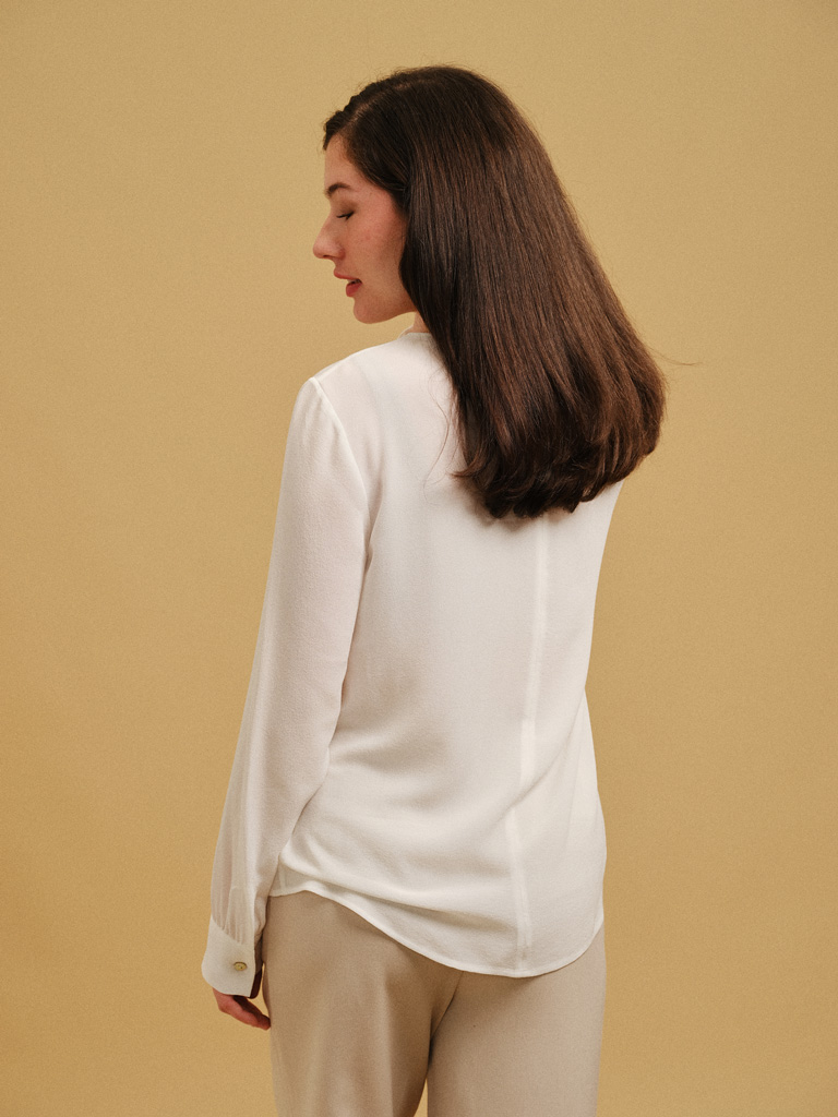Long sleeves blouse neutral white with pleats